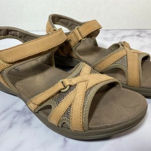 Clarks In Motion Peak Leather Sandals Adjustable
